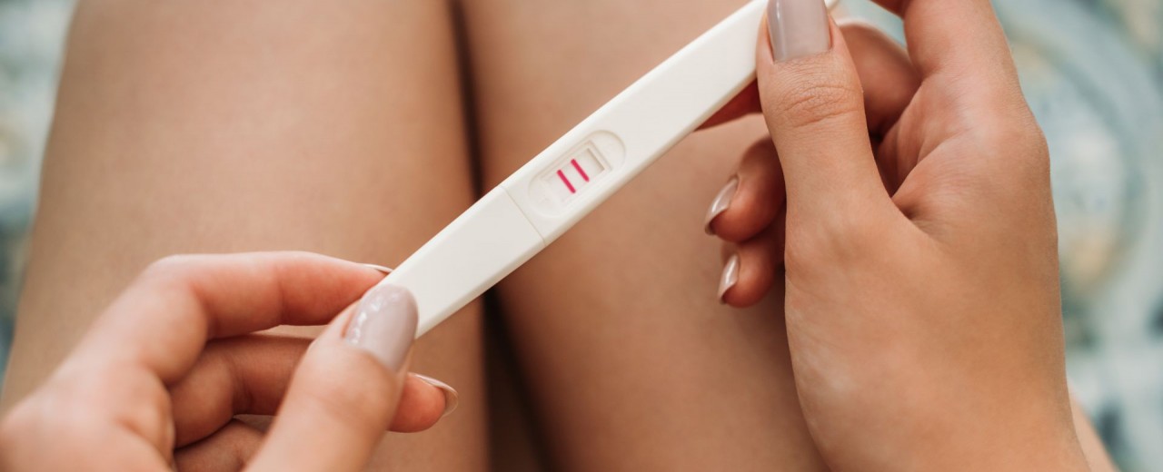 What is considered a positive result on an ovulation test? A guide to lines and color